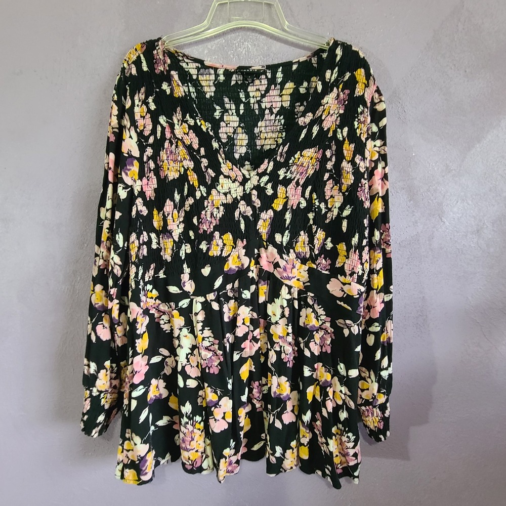Torrid Babydoll Top Women 2X Black Floral Smocked V-Neck Long Sleeve Peplum